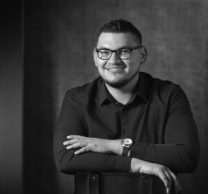 Jeff Sarmiento headshot-079d1100