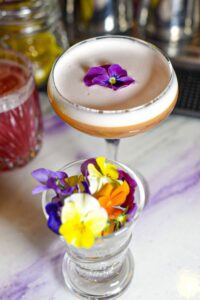 Mariposa floral cocktail-68118664